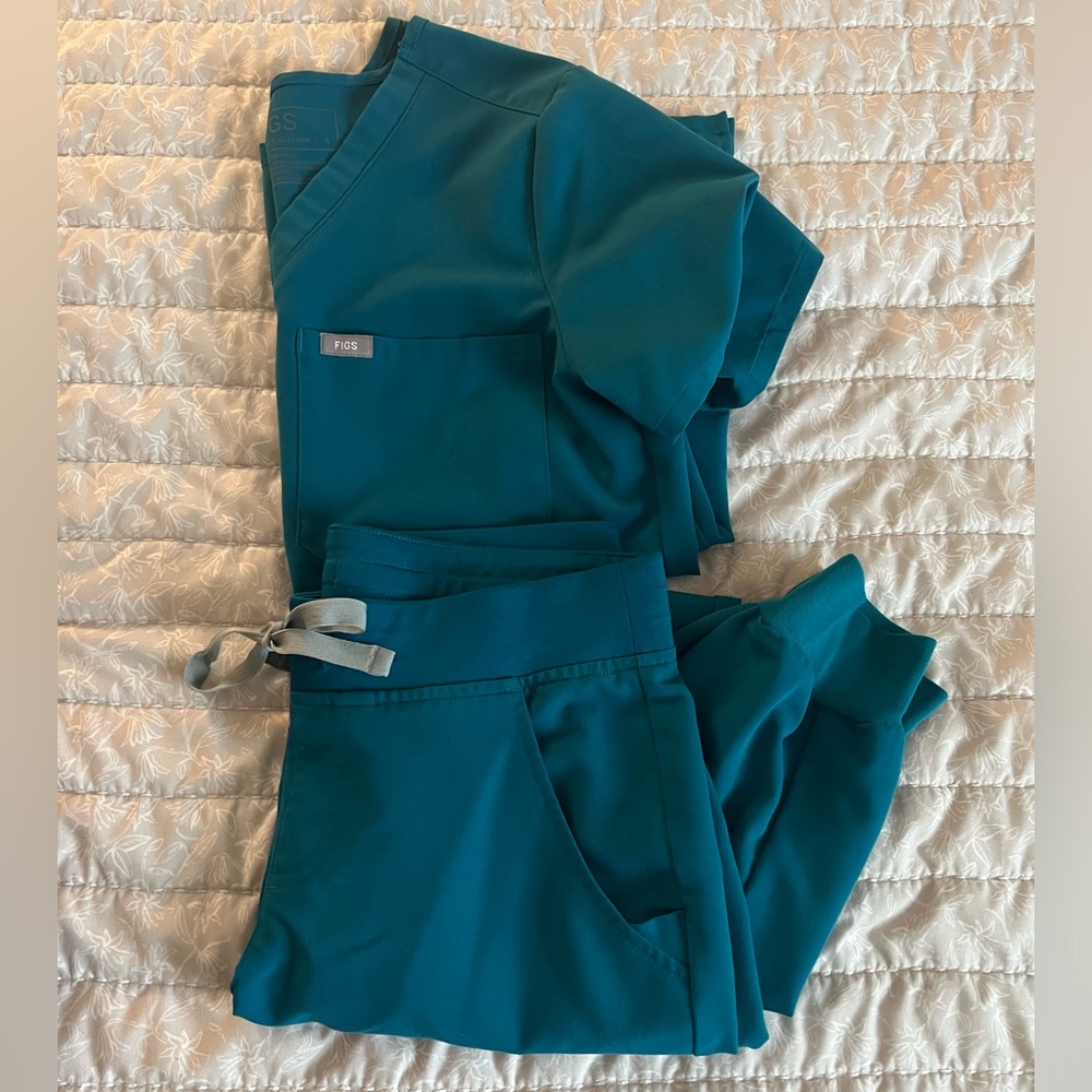 Figs scrubs set
